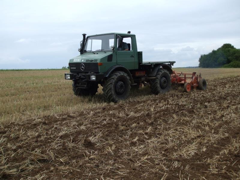 Unimog mit Howard Fräse