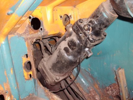 Lenksäule im Fahrerhaus von links