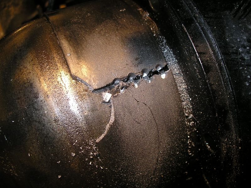 03S-Alte Schale aufgemeißelt