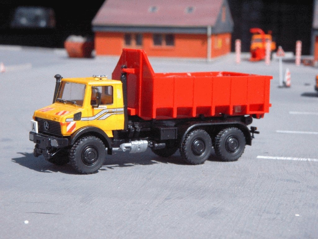 Unimog 2450 6x6 mit Abrollcontaineraufbau 1