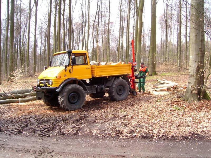 406-er mit Holzspalter3