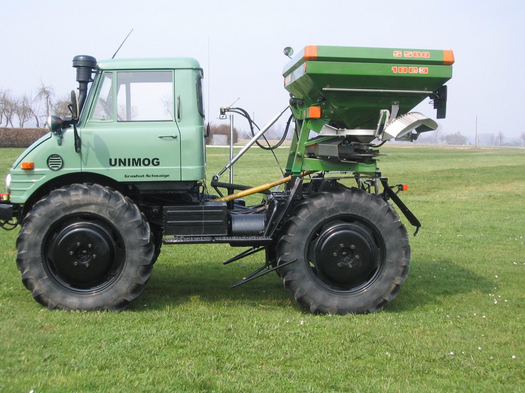 U406 beim Mineraldünger Streuen